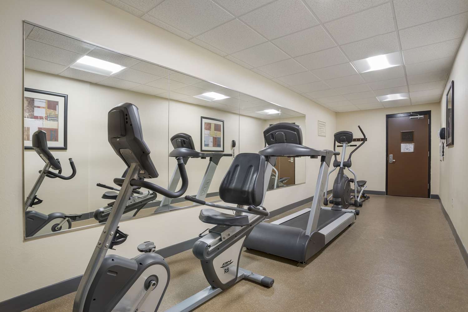Best Western Plus Flowood Inn & Suites 23/39