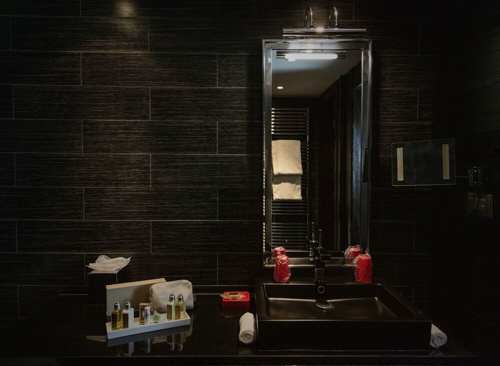 Avenue Lodge Hotel 50/50