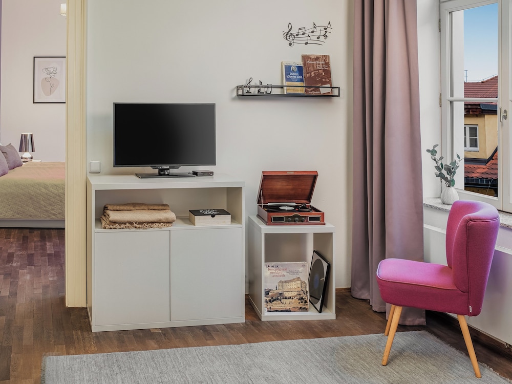 4 Arts Apartments by Adrez Living 39/52