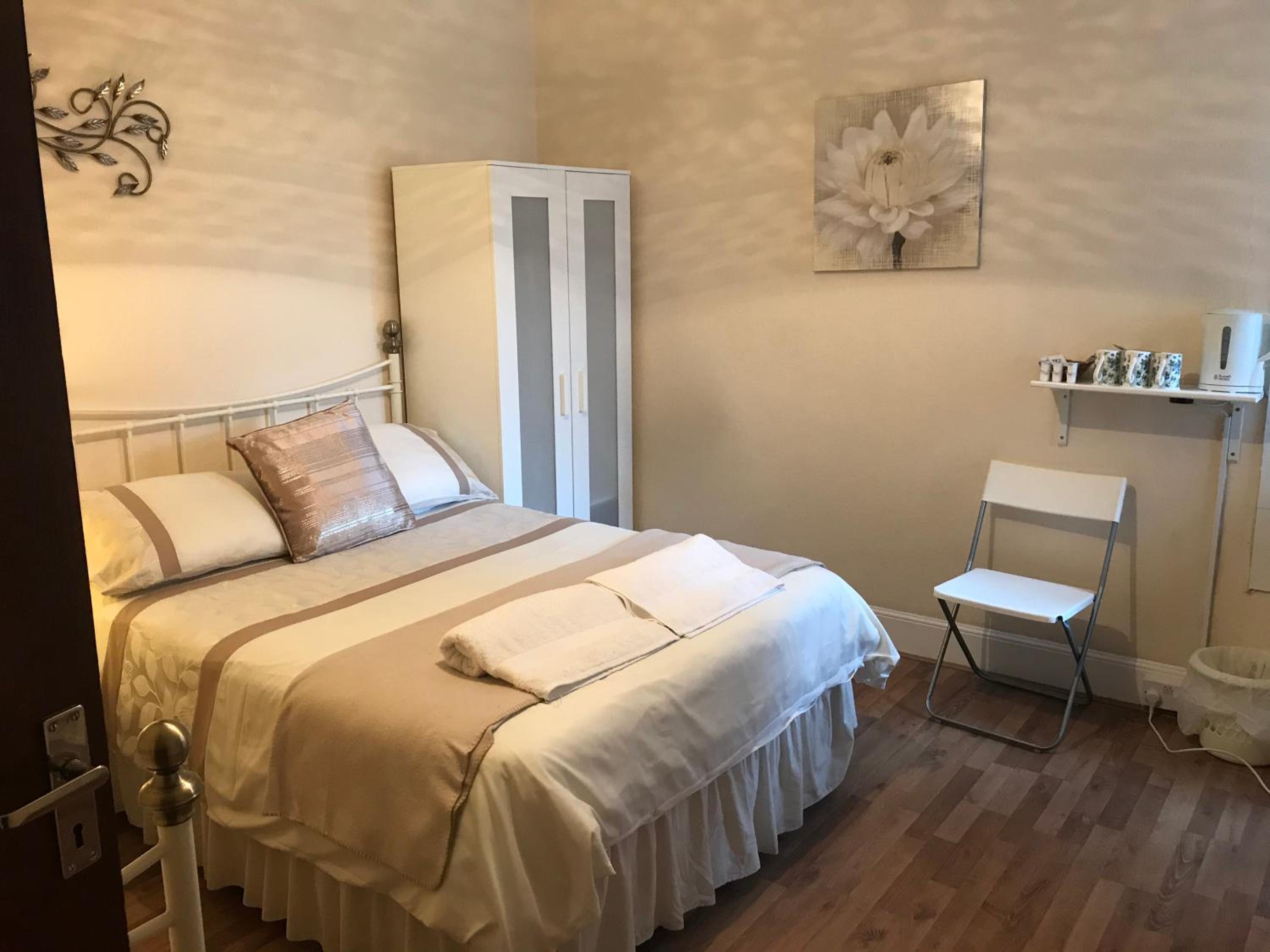 Abbey Lodge - Guest House 7/24