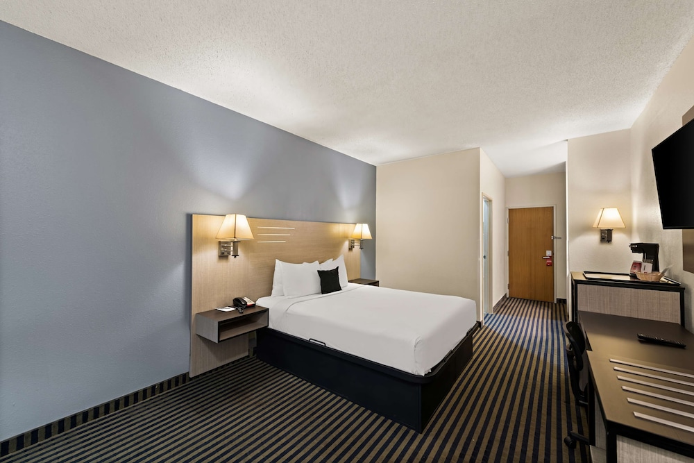Red Lion Inn & Suites Gretna 12/30