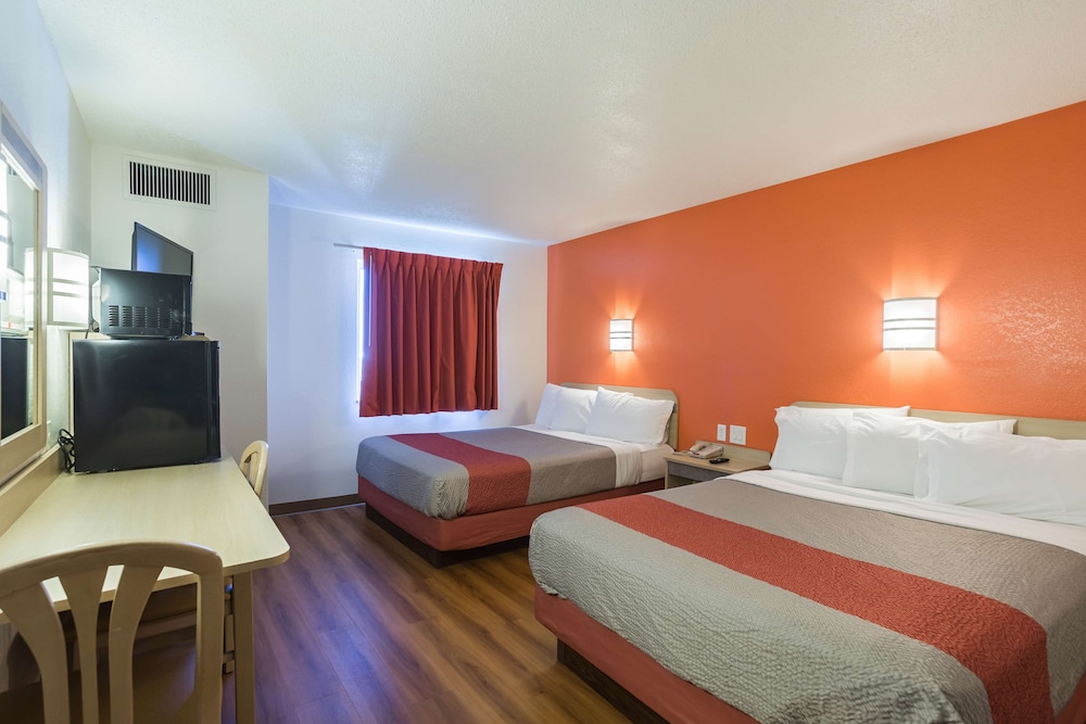 Motel6 Dale, IN 22/45