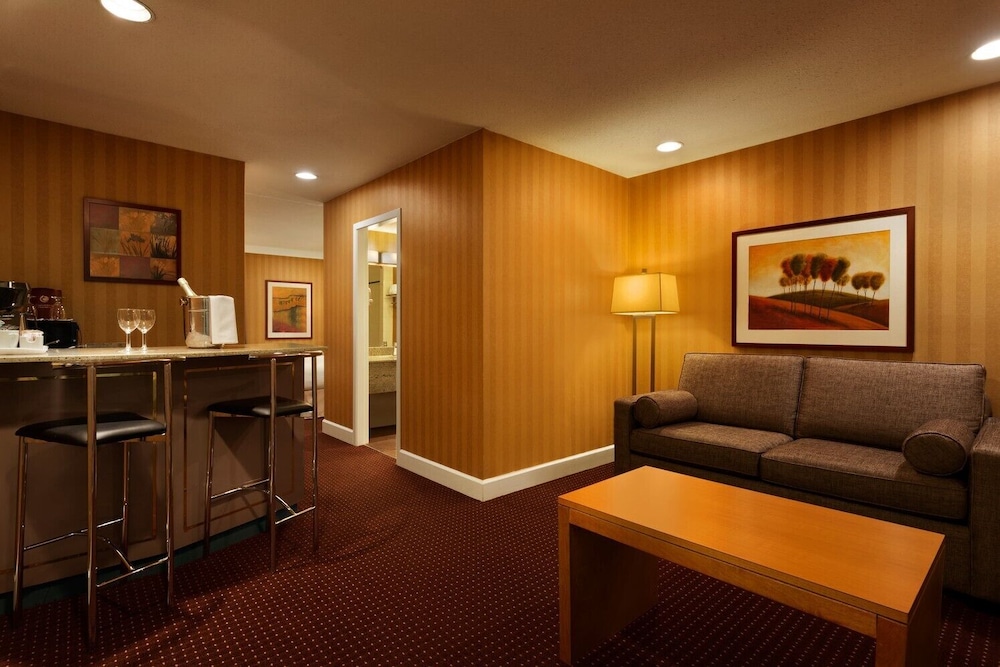 Executive Hotel Vancouver Airport 34/68