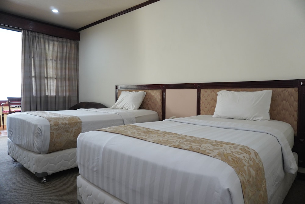 Deluxe, Twin Beds, Lake View, Balcony