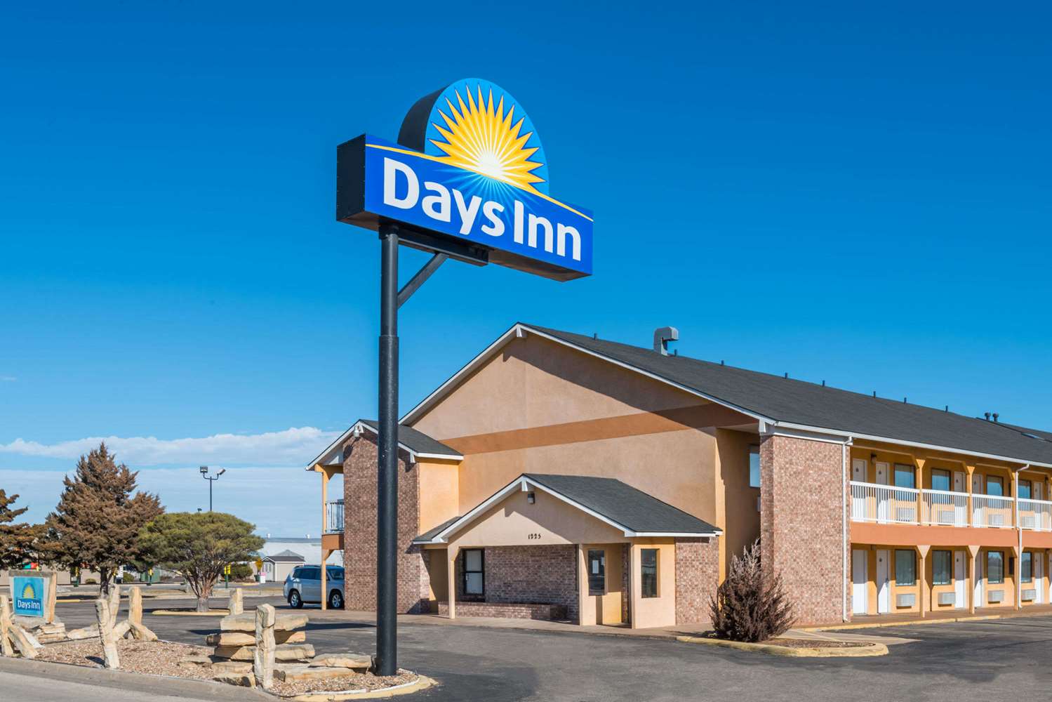 Days Inn by Wyndham Russell 3/18