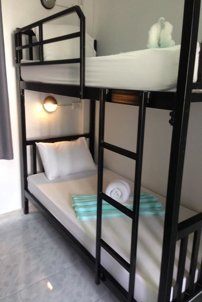 Wayla Hostel - Adults Only 16/22