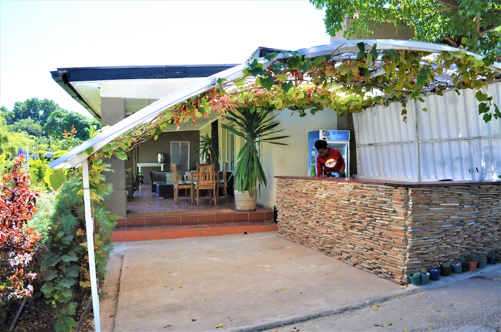 Natwange Backpackers 5/36