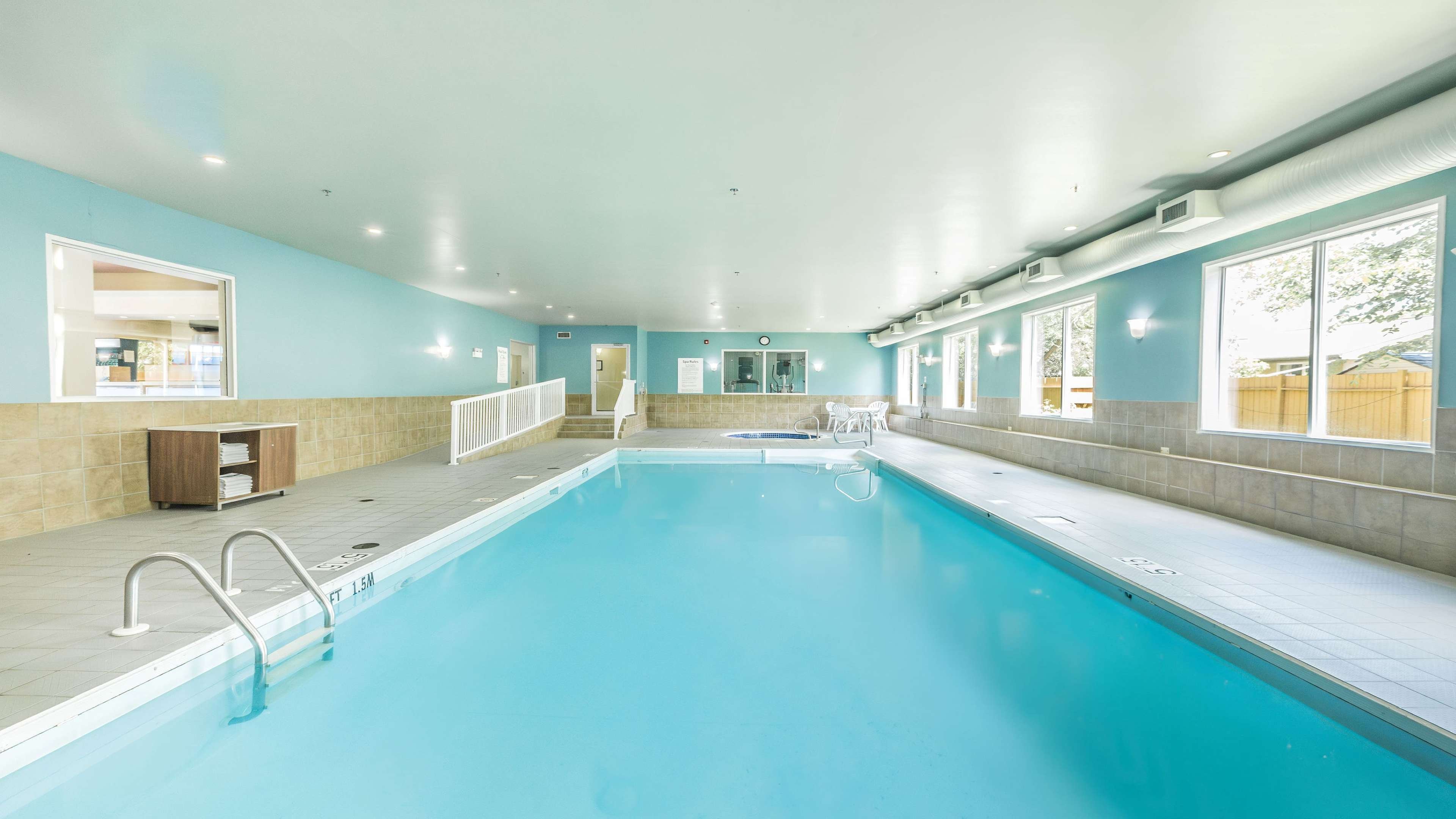 Holiday Inn Express Suites South 37/73