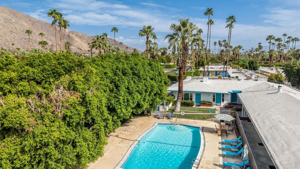 The Villas of Palm Springs 36/50
