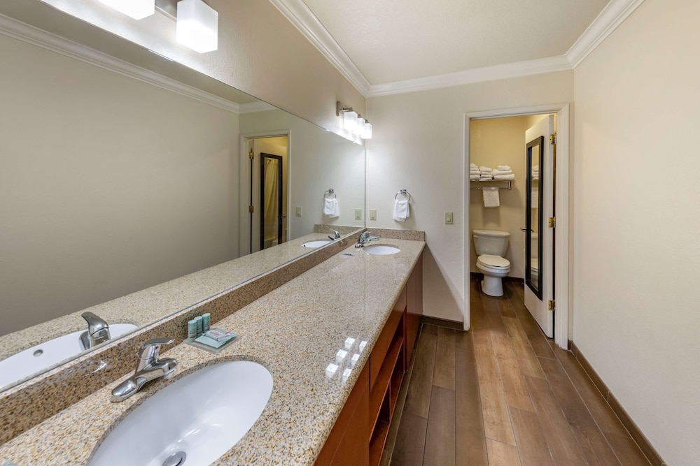 Best Western Town & Country Lodge 21/58