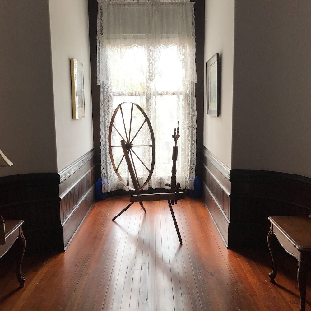Grand Gables Inn Bed & Breakfast 32/38