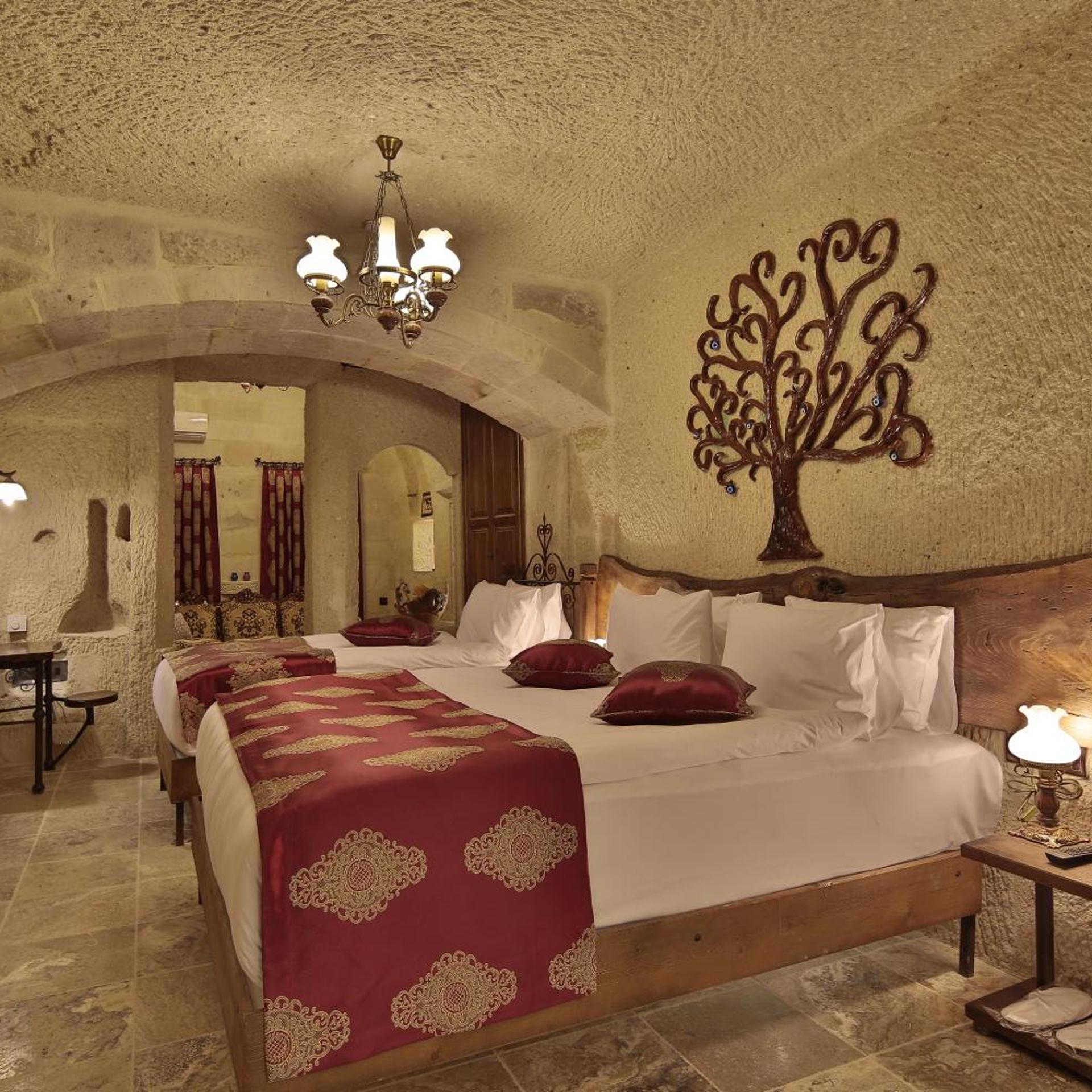 Cave, Suite