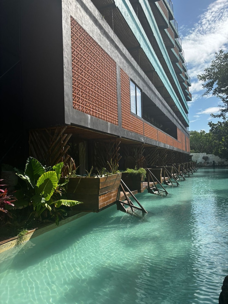 Akuazul Resorts Adults Only 5/50