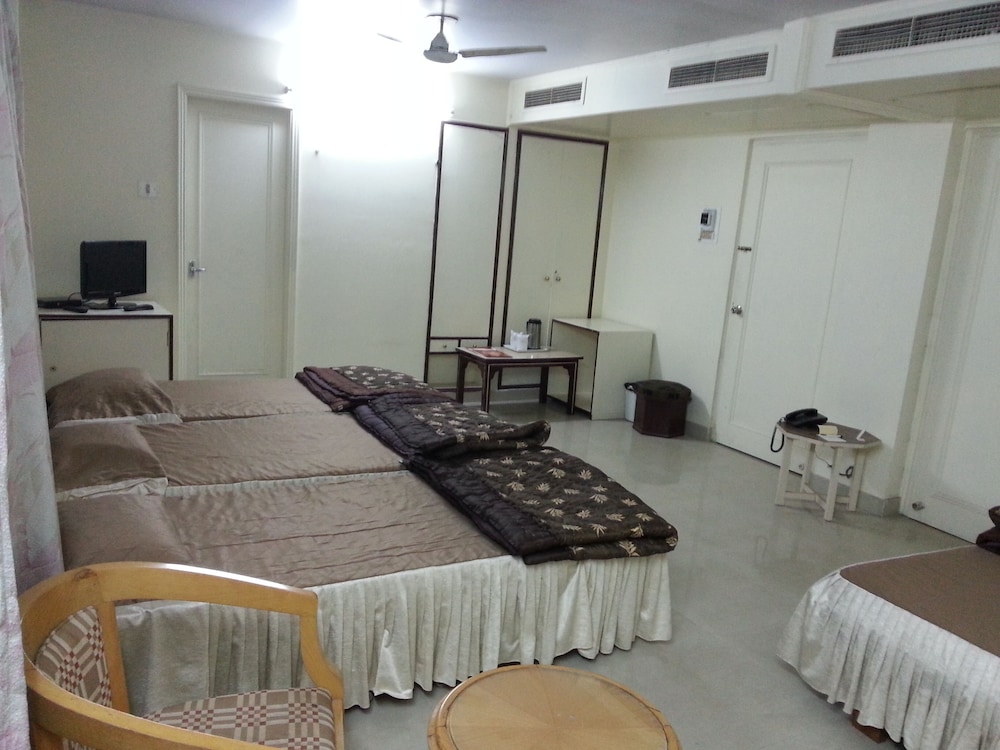 Hotel Kanchandeep 12/38