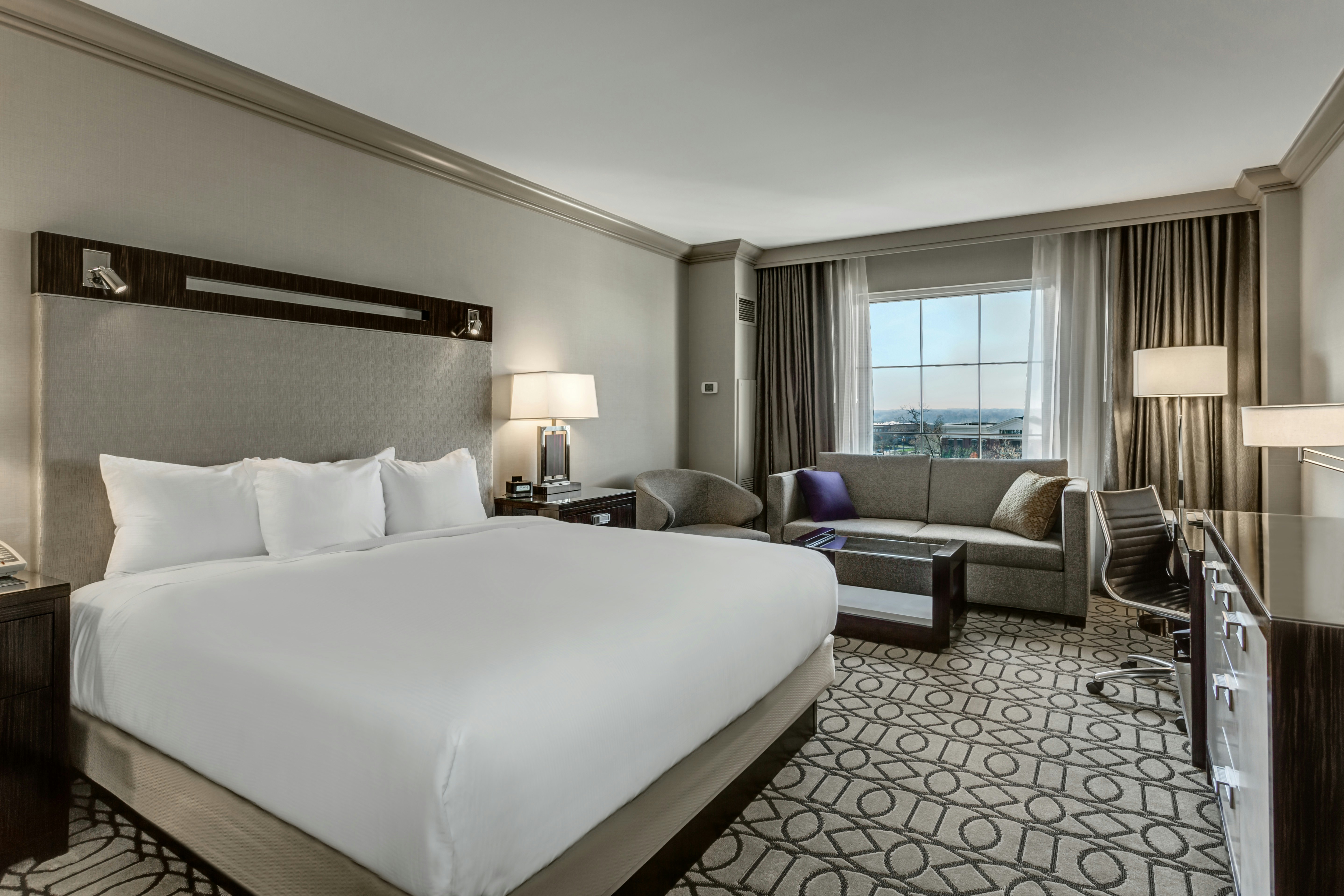 Room, King Bed, Easton View