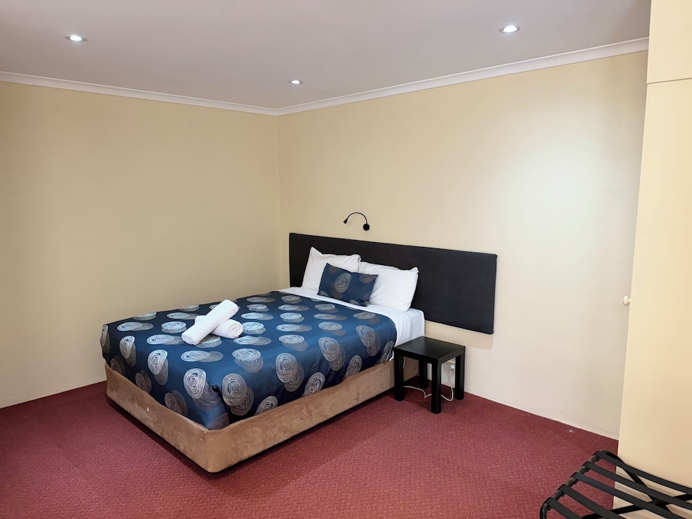 Blue Whale Motor Inn and Apartments 13/55