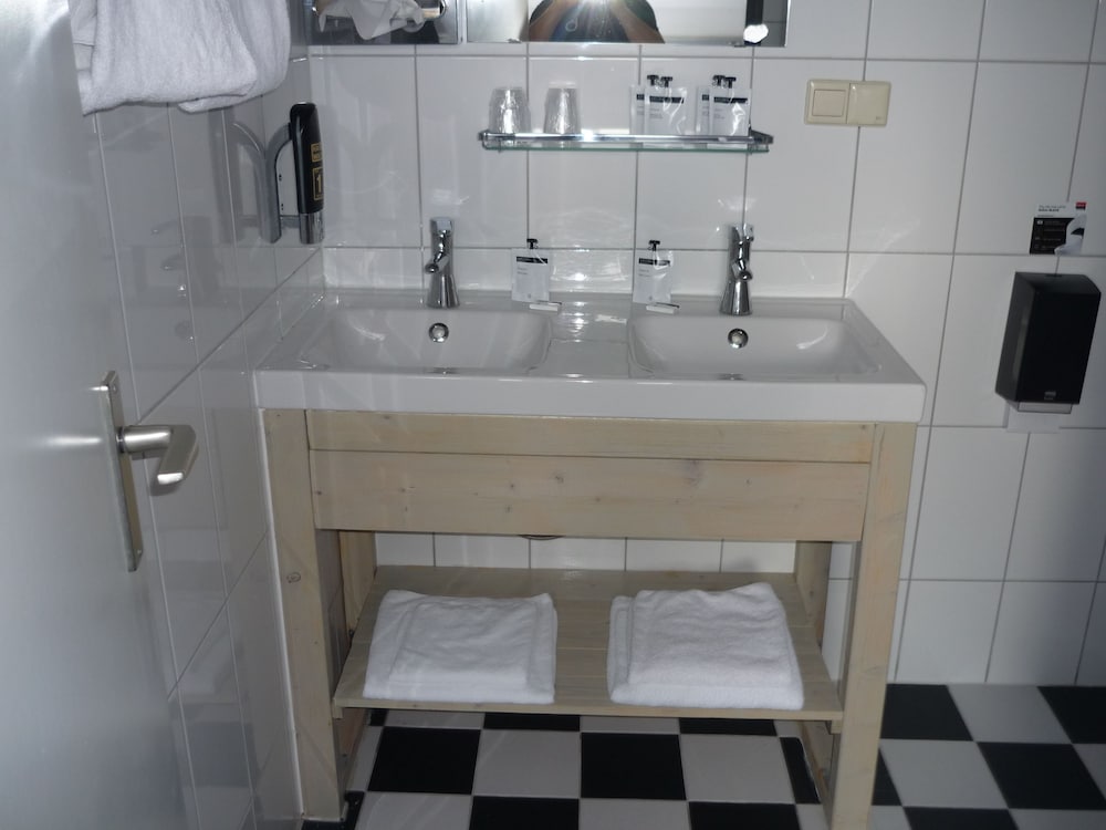Hotel Beez NO.106 42/45