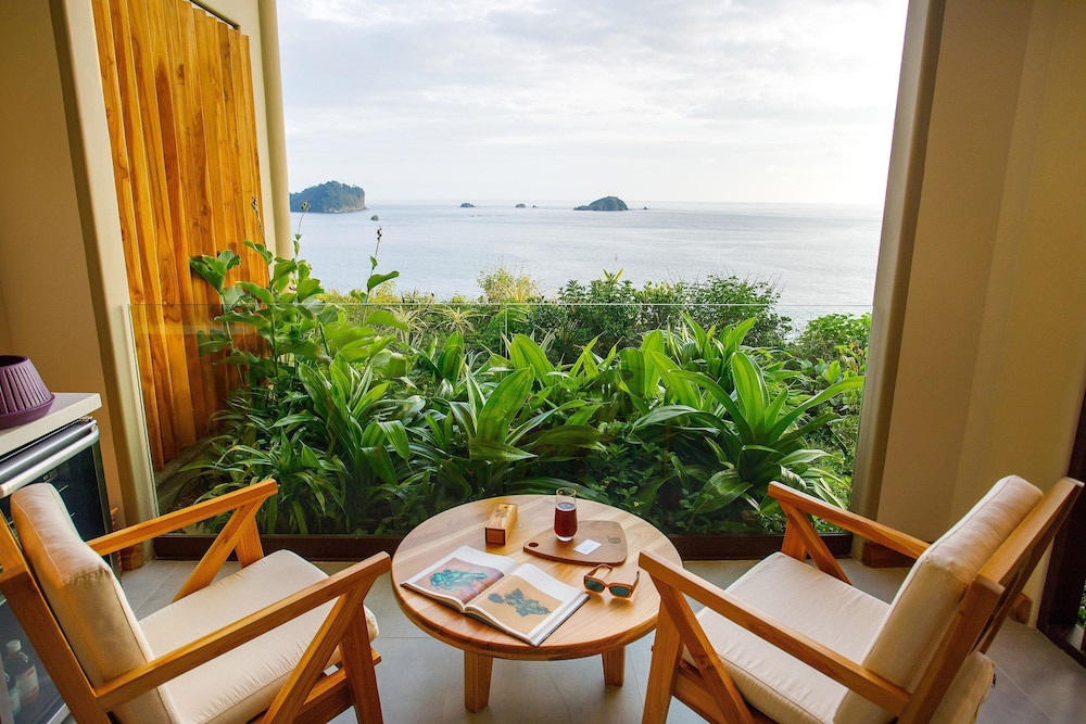 Arenas del Mar Beachfront & Rainforest Resort 57/75
