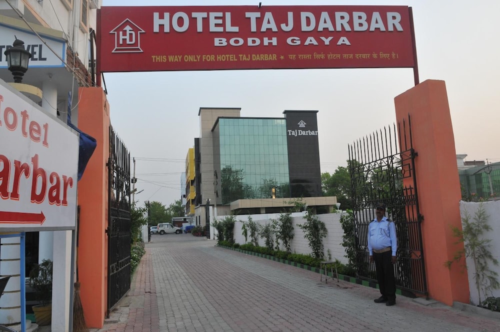 Hotel Taj Darbar 38/45