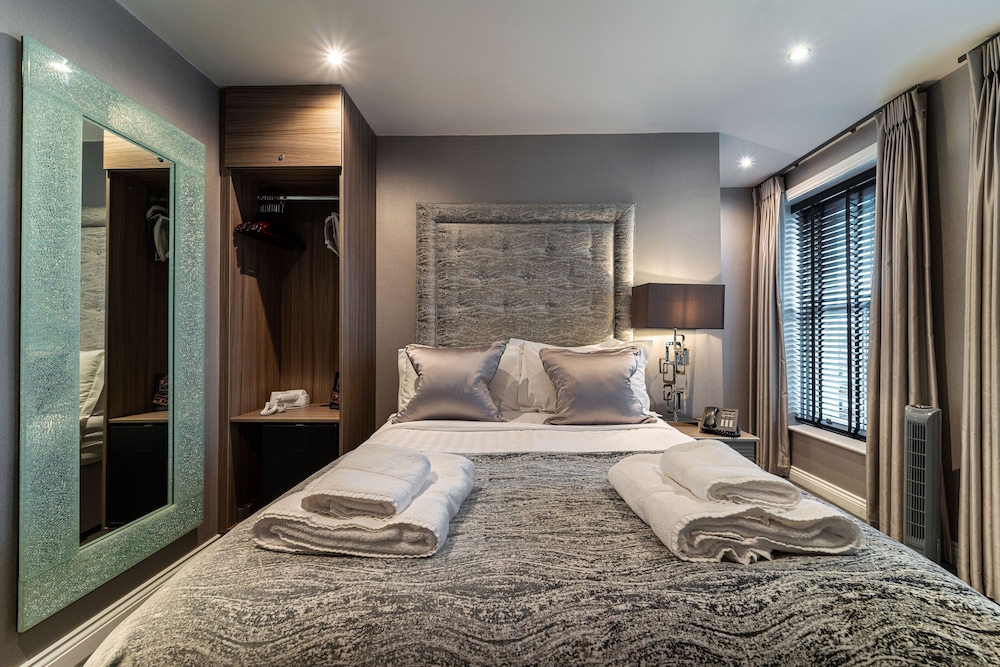 DELUXE, DOUBLE BED
