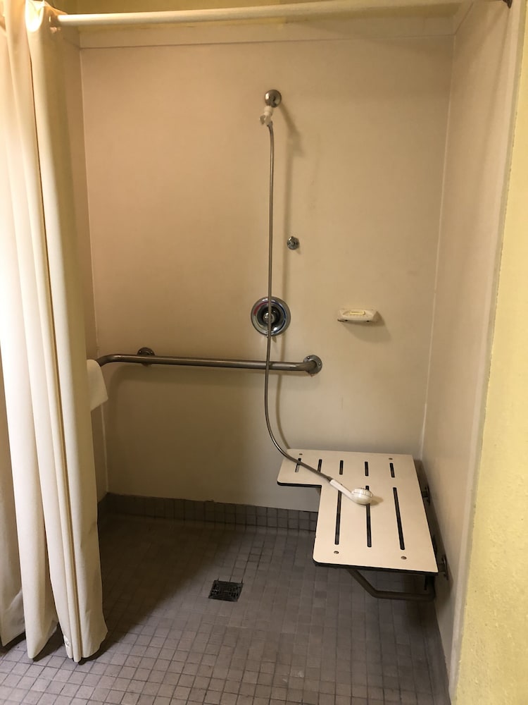 Travel Inn Motel 35/50