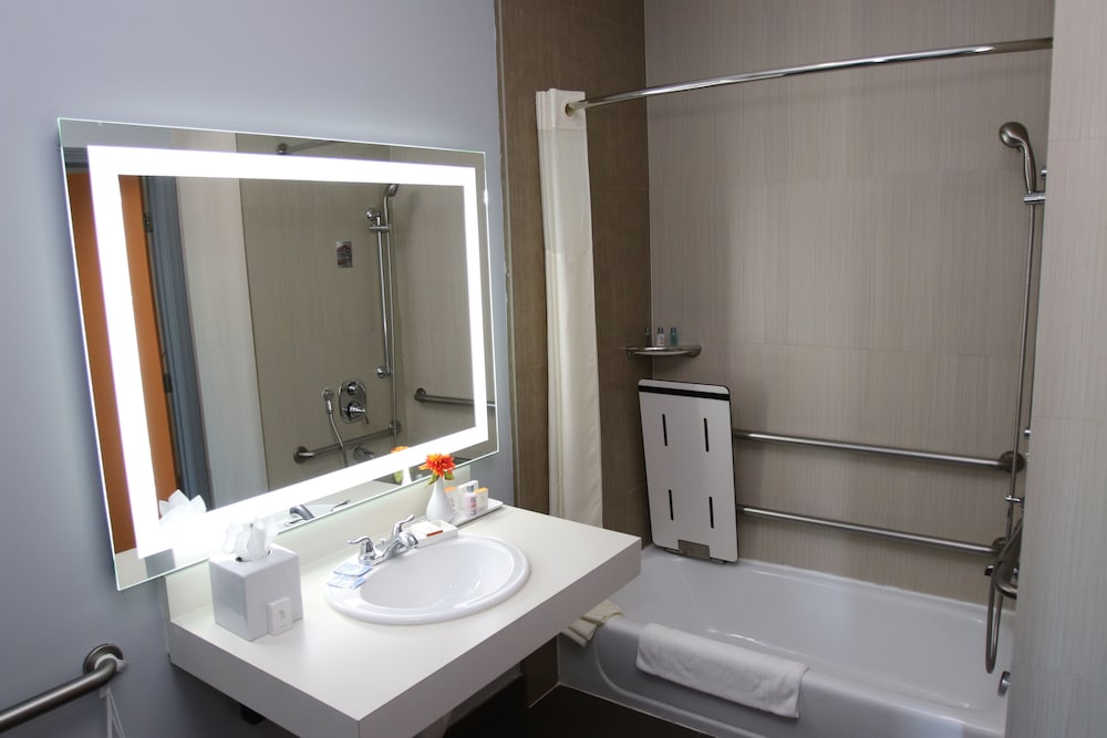 BLVD Hotel and Studios Universal-Hollywood, an Ascend Collection Hotel 74/75