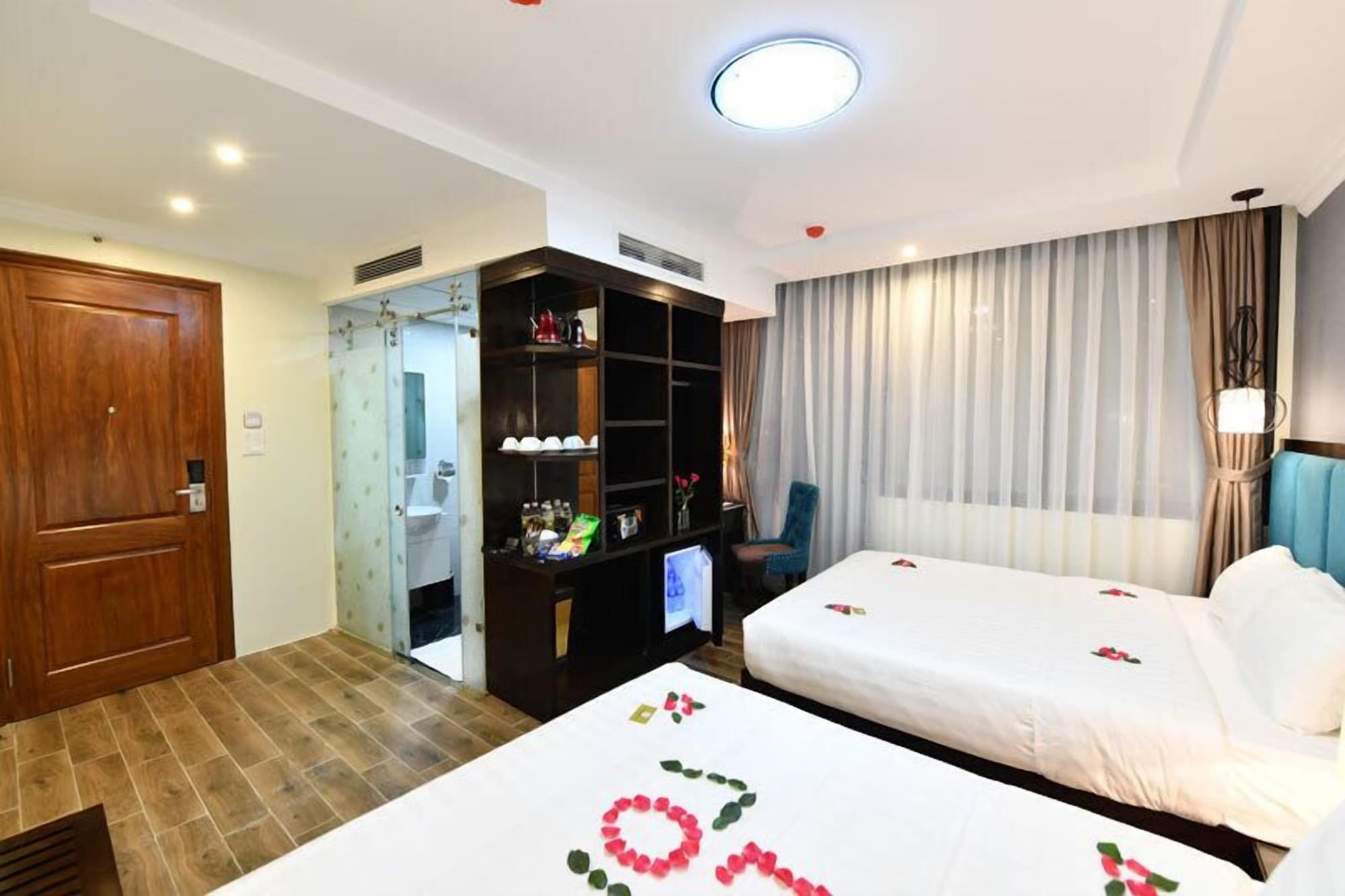 DELUXE, TWIN BEDS