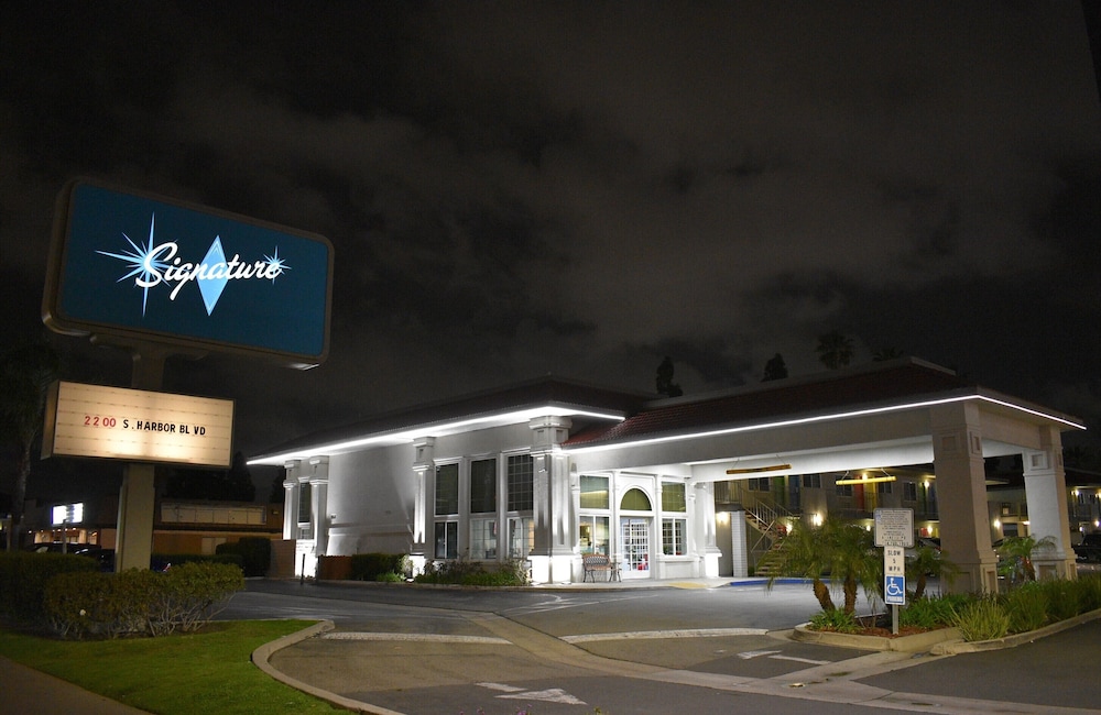 Signature Anaheim Maingate 3/31