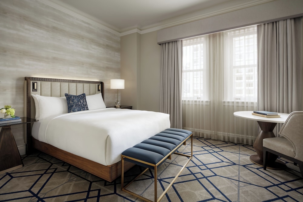 Fairmont, Queen Bed, City View