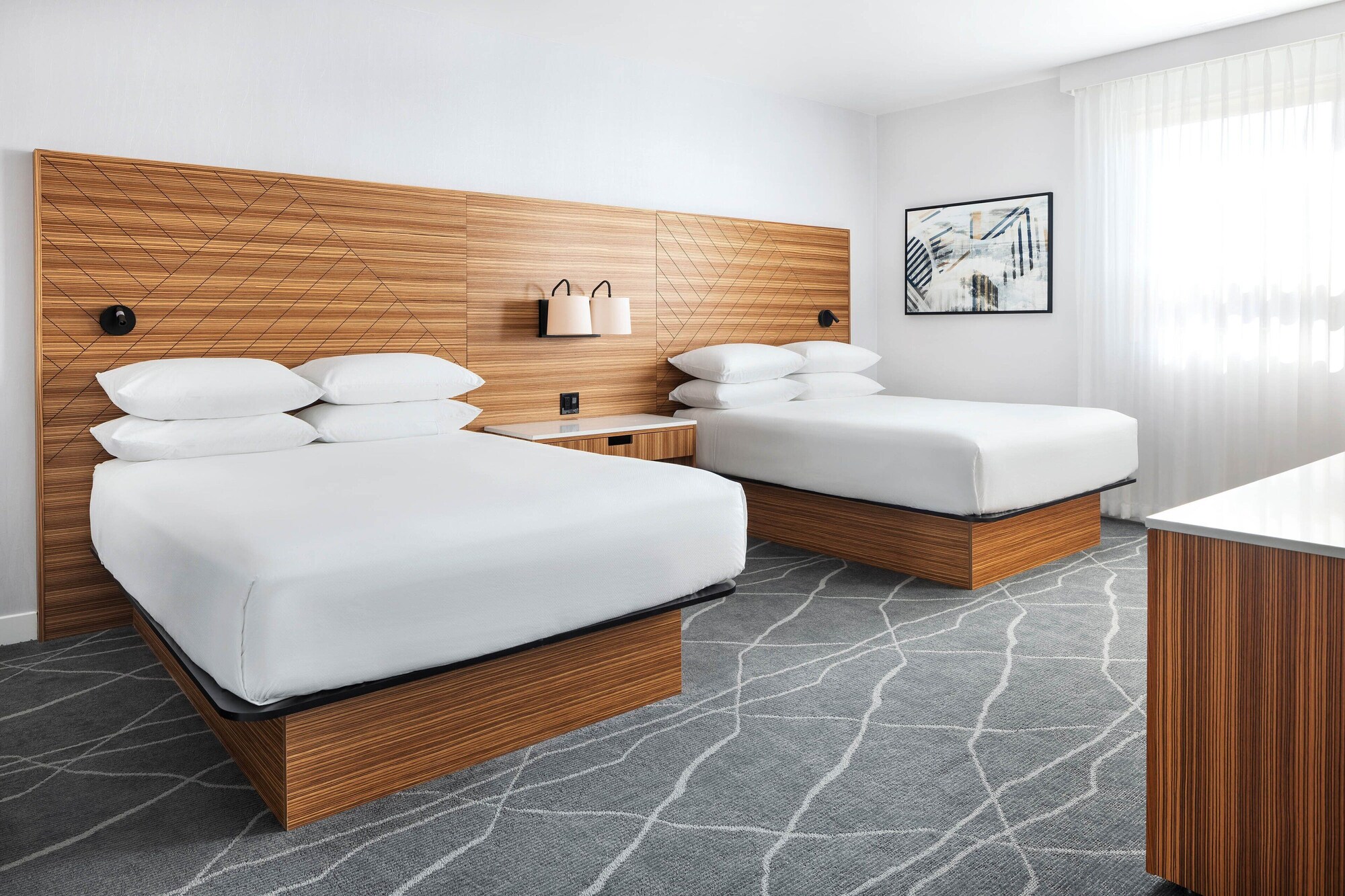 غرفة قياسية بسريرين كوين