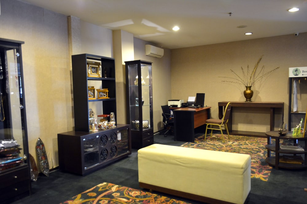Swiss-Belhotel Danum Palangkaraya 43/68