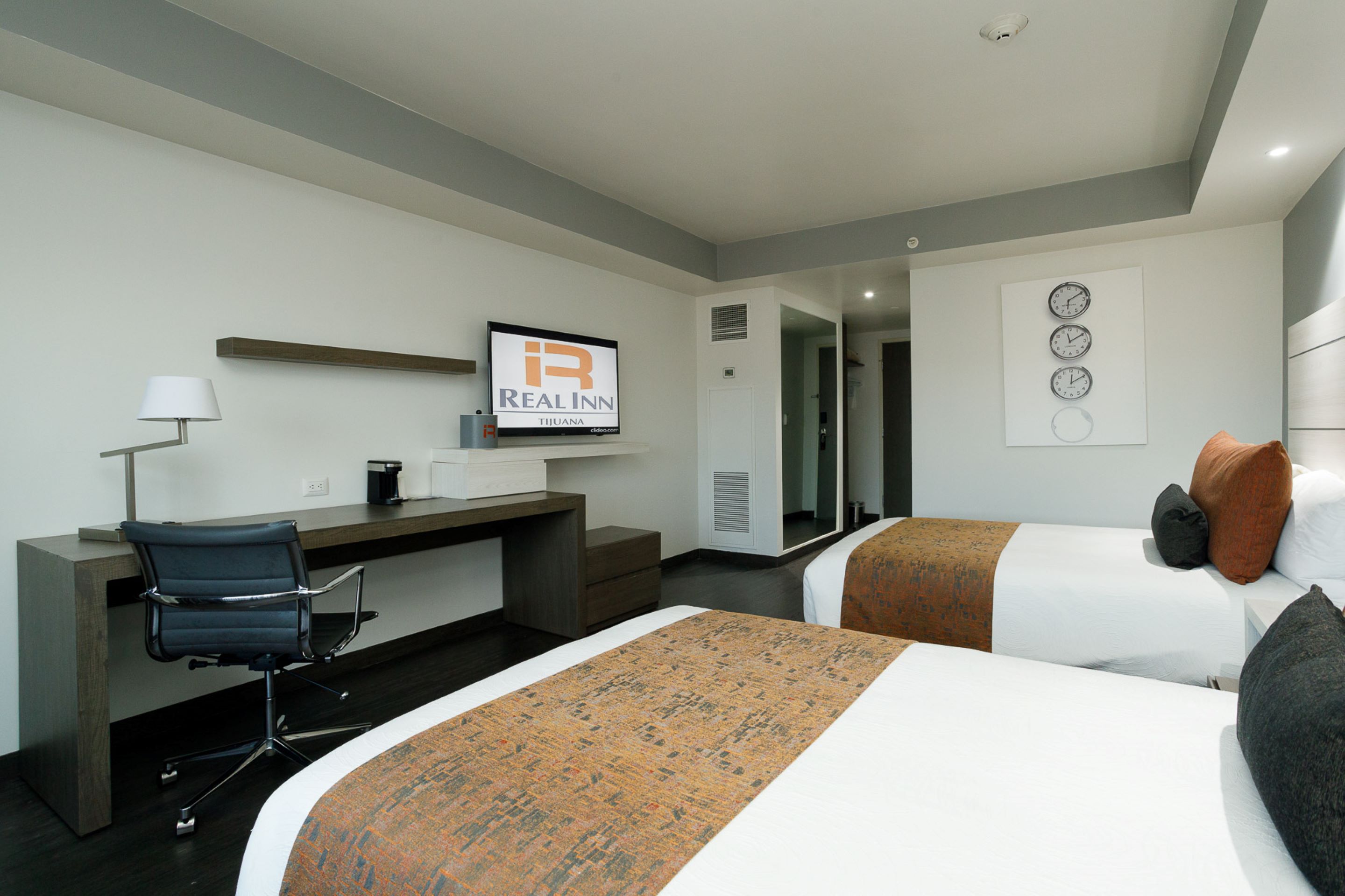 غرفة تنفيذية بسرير مزدوج، Real Inn Tijuana by Camino Real Hotels 4/8