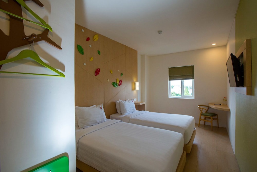 Ascent Hotel & Cafe Malang (formerly MaxOne Ascent Hotel Malang) 9/41