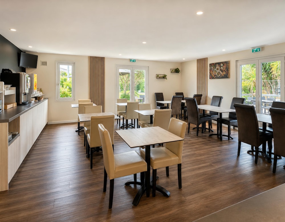 BRIT HOTEL PLAISANCE 46/61