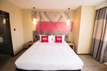 Ibis Luoyang Baolong Square Hotel 13/47