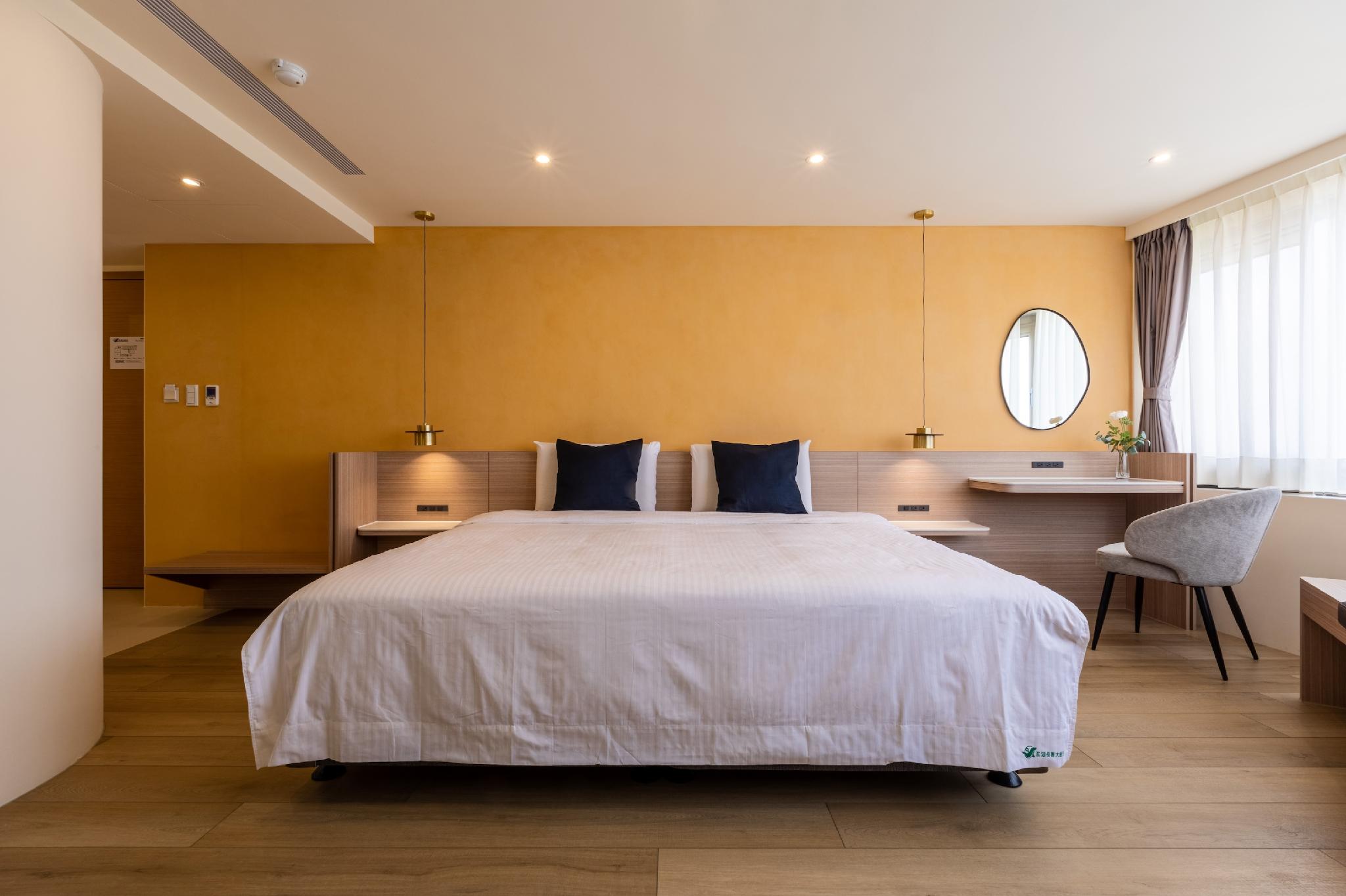 Charming, Suite