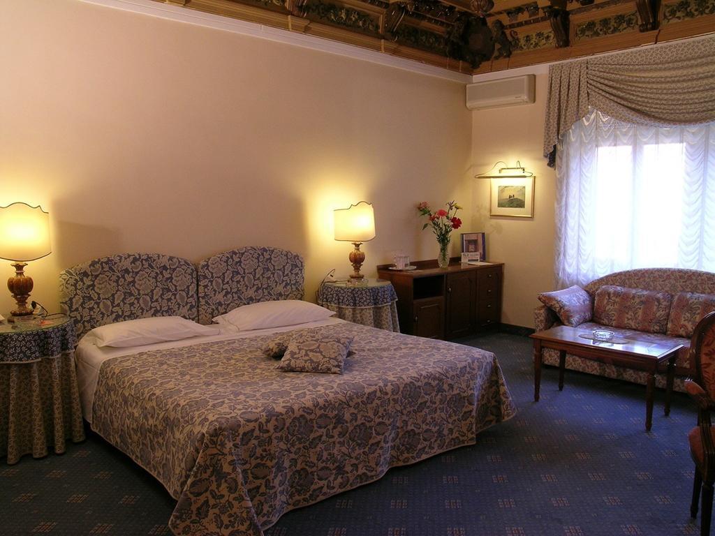 CAMIN HOTEL LUINO 9/30