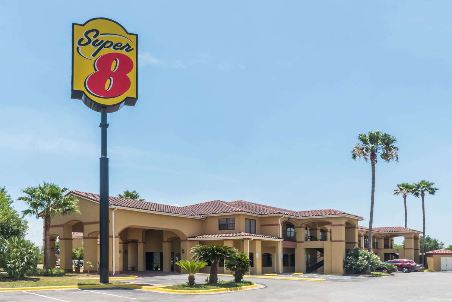 Super 8 by Wyndham Weslaco 2/23