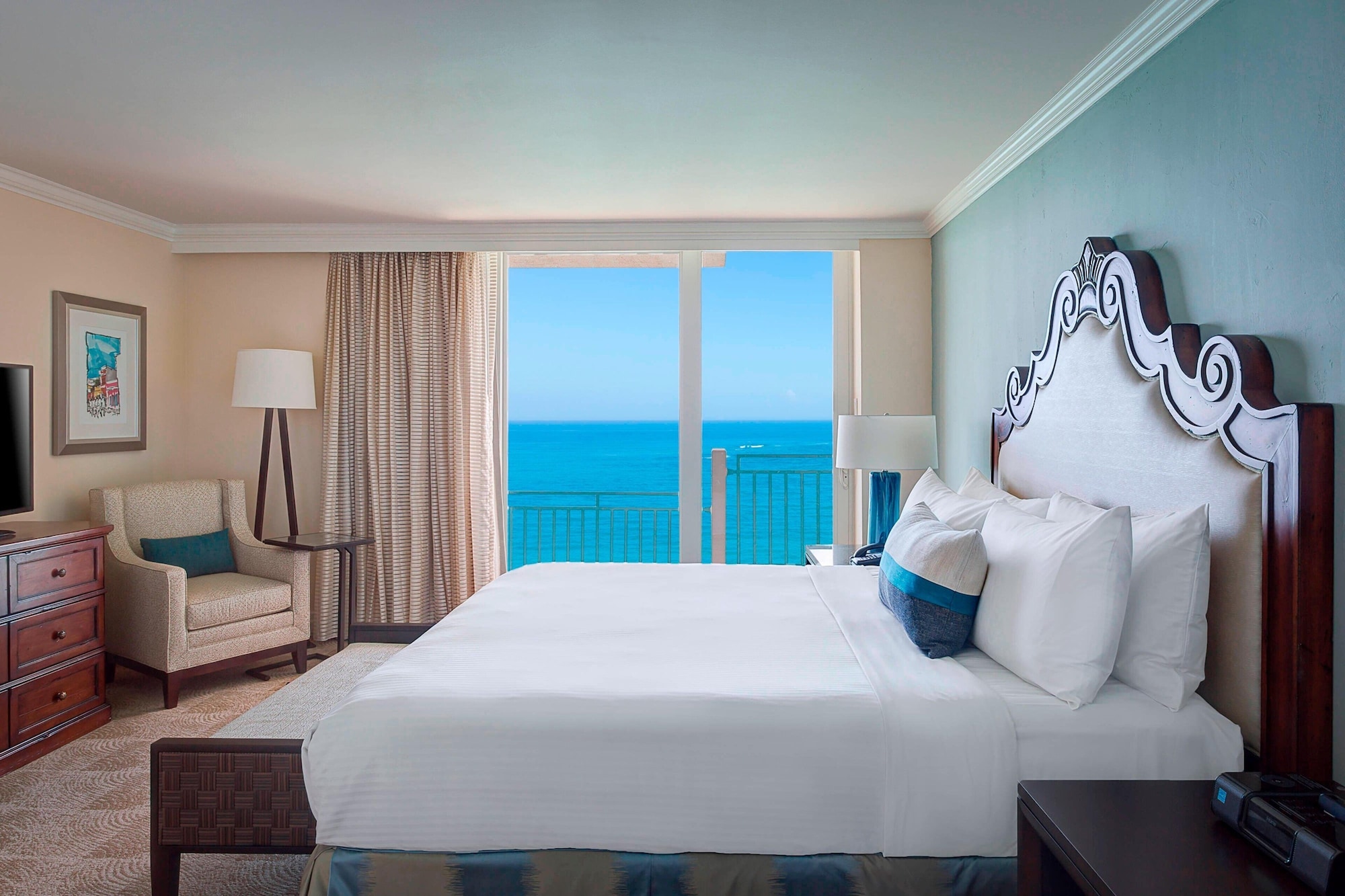 Studio, Suite, King Bed, Pool View, Sofa