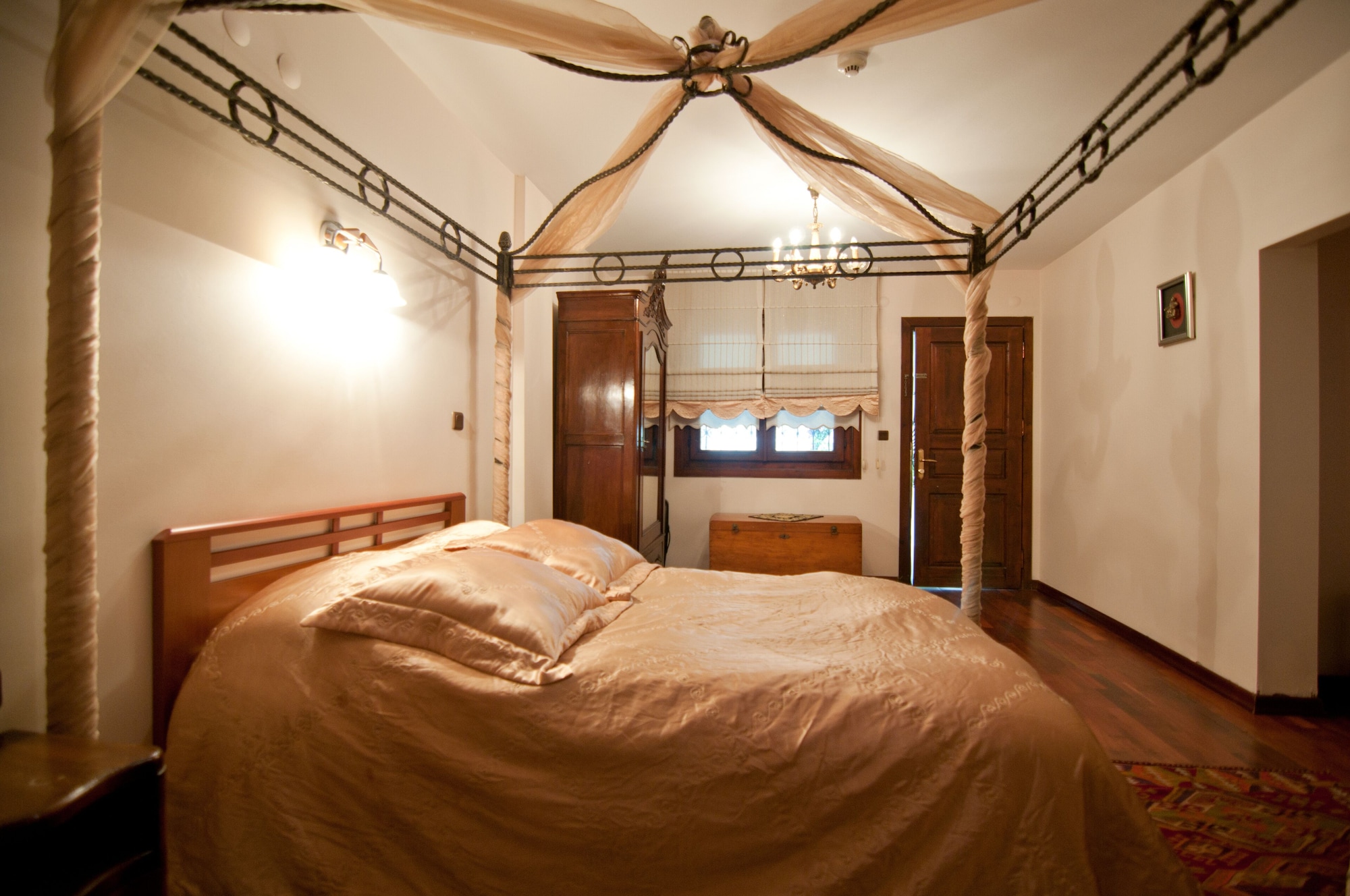 JUNIOR SUITE, QUEEN BED, GARDEN VIEW, BALCONY