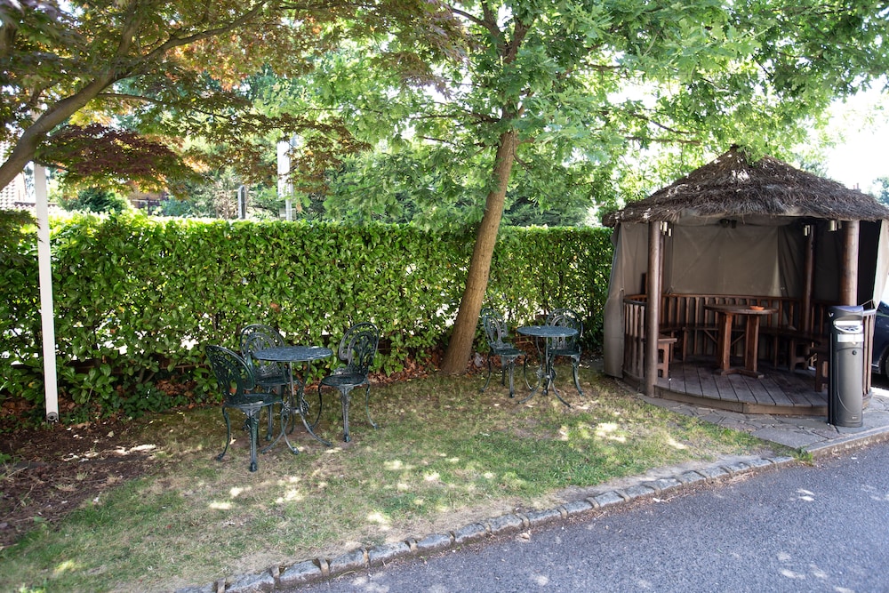 The Corner House Hotel Guest House 42/45