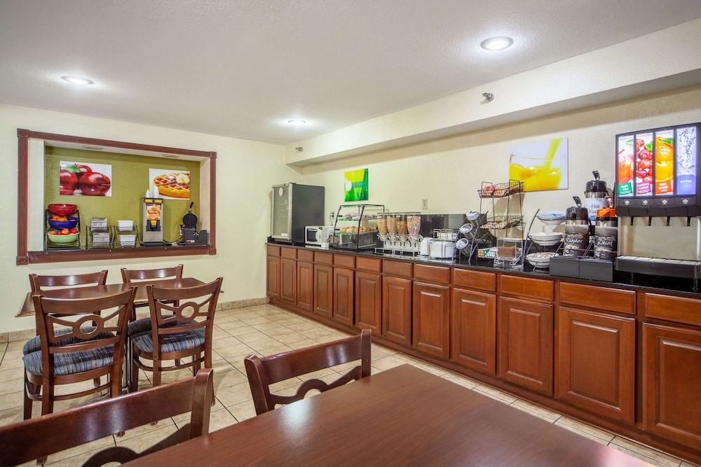 Quality Inn Lincoln Cornhusker 26/30