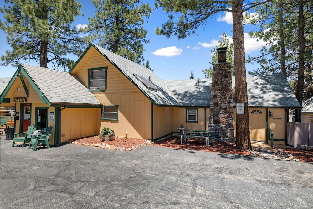 Big Bear Lakefront Lodge 42/50