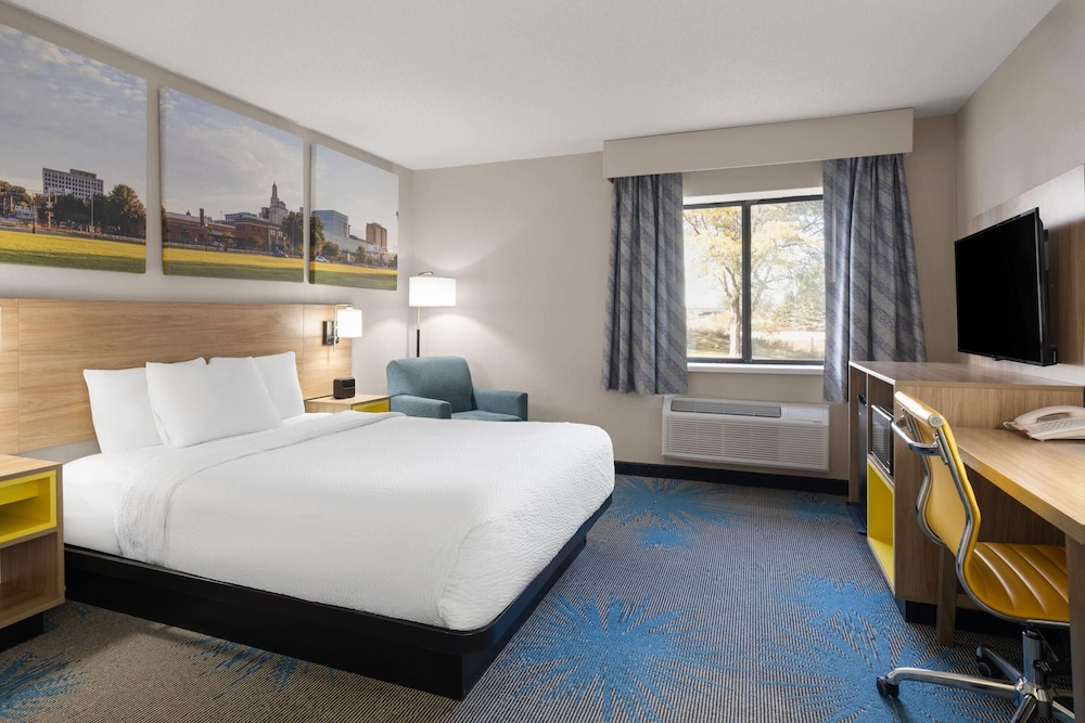 Days Inn by Wyndham Davenport 15/50