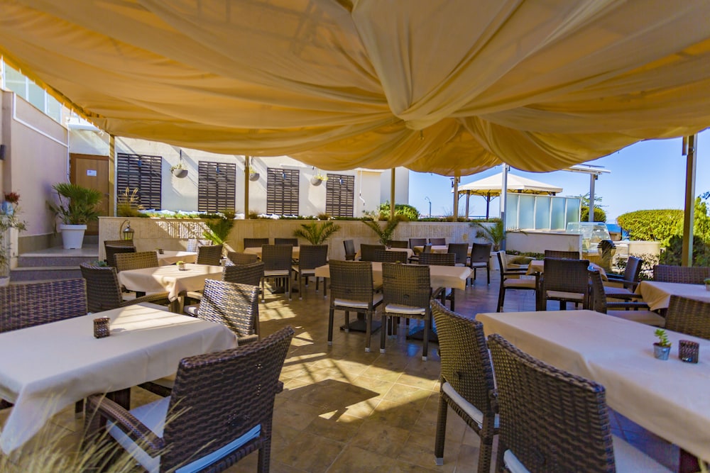 Selena Beach Hotel 45/68