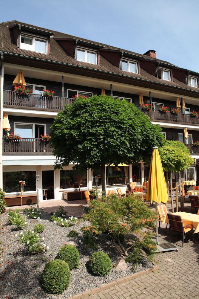 Ringhotel Goldener Knopf 3/48