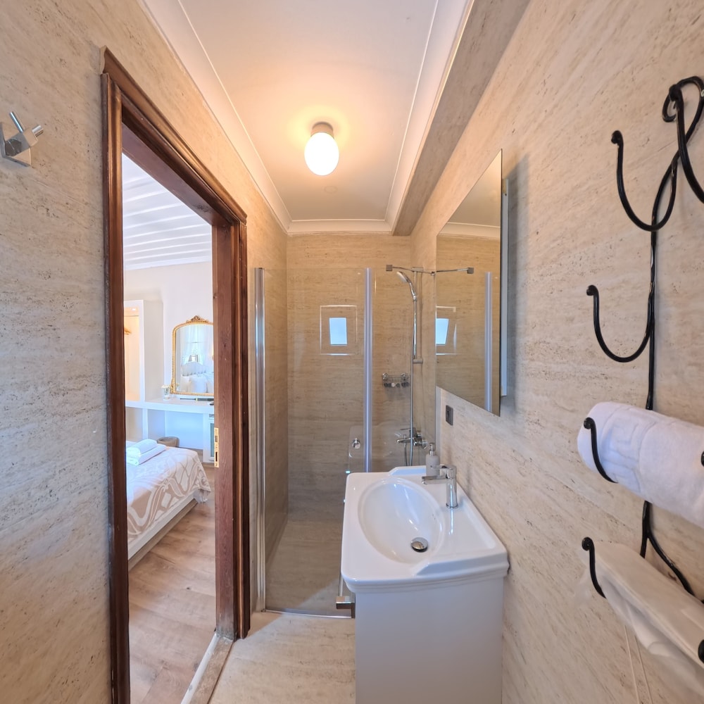 Cunda Vrodi Hotel 46/50