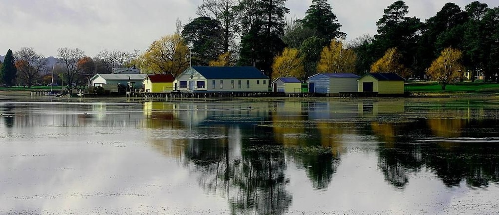Lake Inn 39/43
