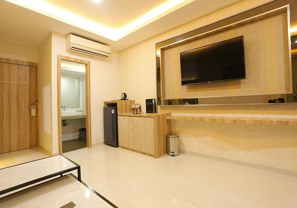 The K Hotel 6/48