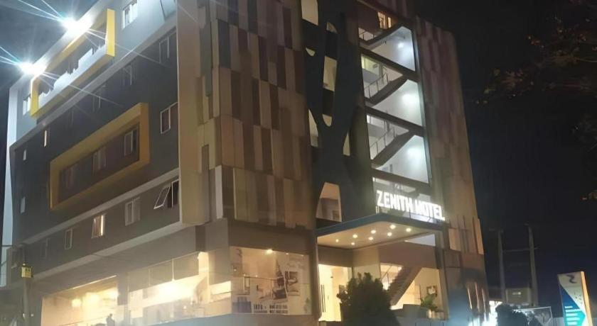 Zenith Hotel Kendari 1/43